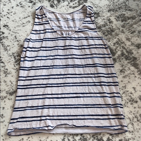jcpenney Tops - 🦃🌸Blue & White Striped Tank🌸